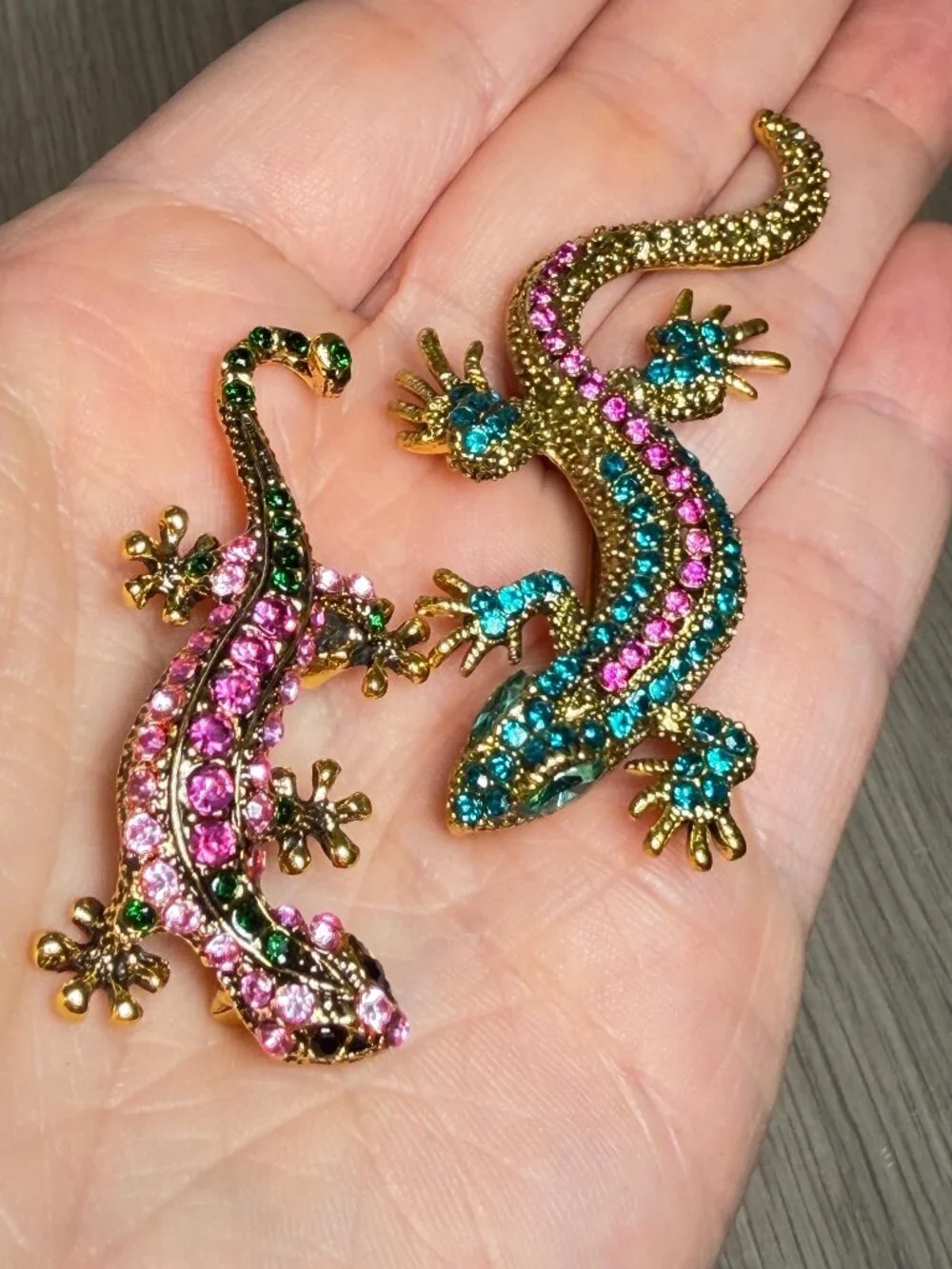 Gecko Brooch Set Rhinestone Lizards Pink Blue Animal Pins Matching Pair
